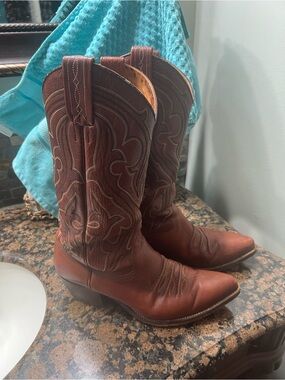 Dan Post Chestnut Brown Leather Western Cowboy Boots.